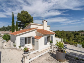 Alluring Villa in Pouzols Minervois with Jacuzzi